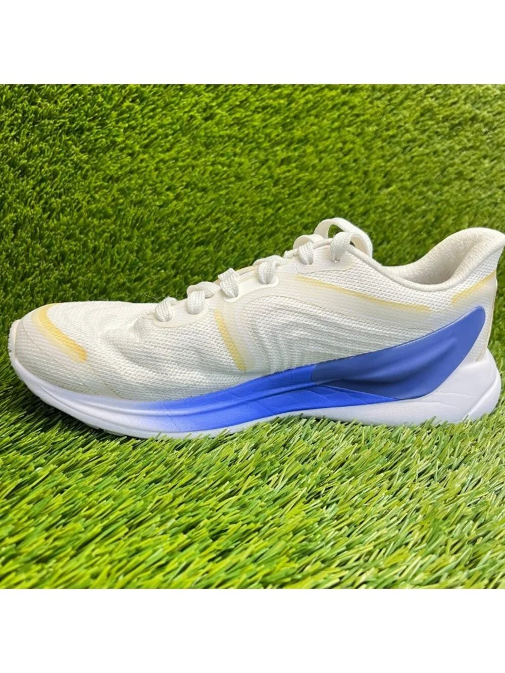 Lululemon Blissfeel Run 2 Womens Size 8 White Athletic Running Shoes Sneakers